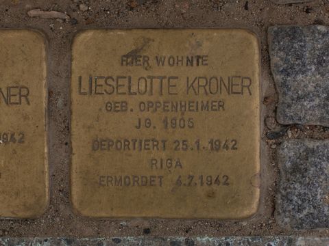 Stolperstein Liselotte Kroner, Foto: A. Bukschat & C. Flegel, 03.10.2012