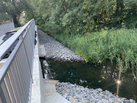 Bildvergrößerung: Brücke Pölnitzwiesen: Einmündung Neutrasse in den Altlauf der Panke