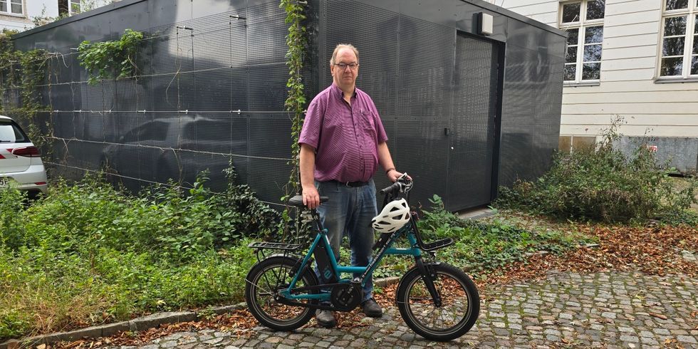 Peter Weis mit Fahrrad