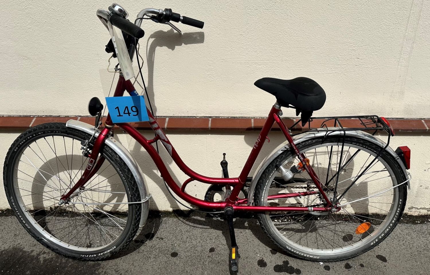 Rotes Damenfahrrad