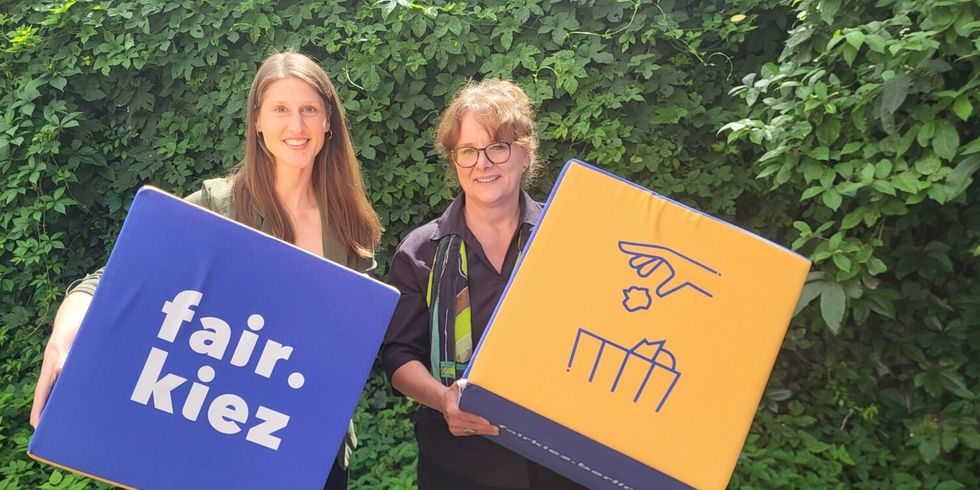 Tourismusmanagerin Janine Starke und Kathrin Klisch, stellvertretende Leiterin der Wirtschaftsförderung