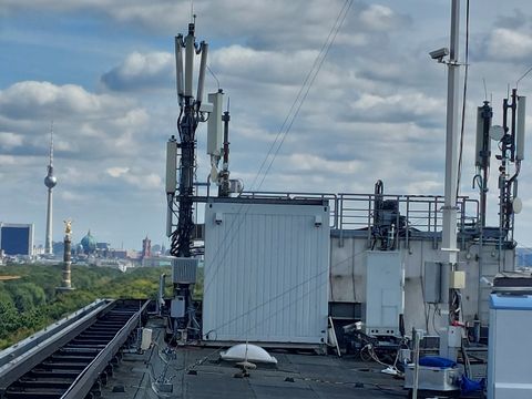 Mobilfunkantennen auf dem Dach der TU Berlin