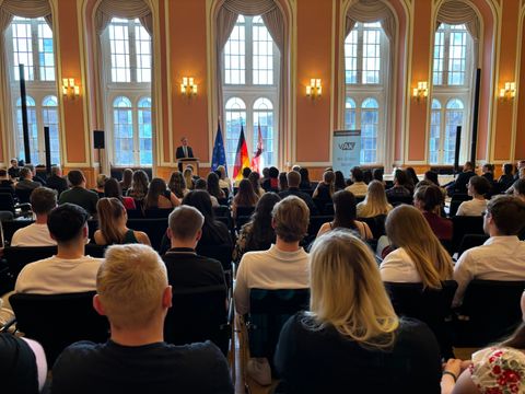 Zeugnisübergabe im Roten Rathaus