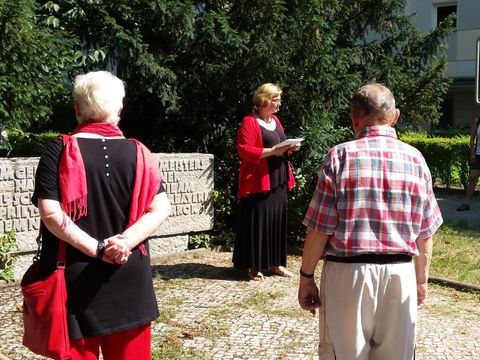 Bildvergrößerung: Ein Gedenkstein erinnert an die sogenannte „Penzberger Mordnacht“.