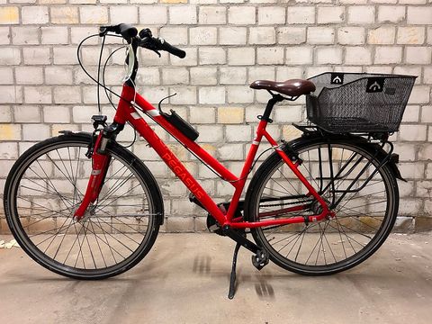 Rotes Damenfahrrad