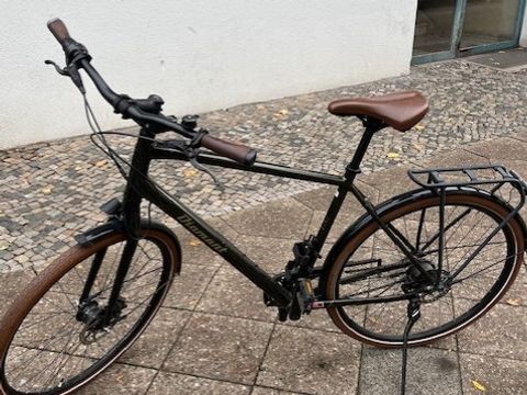 Schwarzes Herrenfahrrad