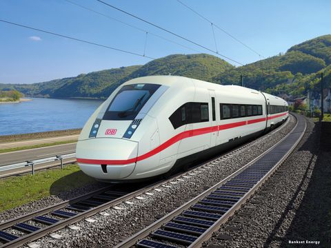 Deutsche Bahn ICE, Gleise mit Solarpanelen auf dem Boden