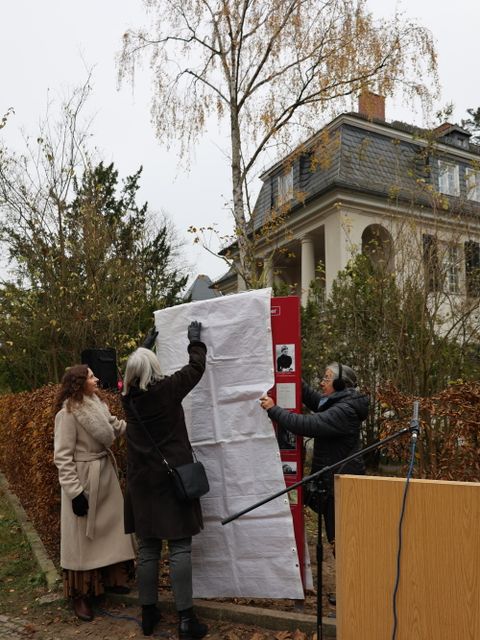 Enthüllung der Stele