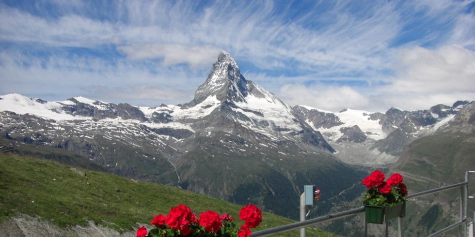 Blick von einer Terrasse auf das Matterhorn 