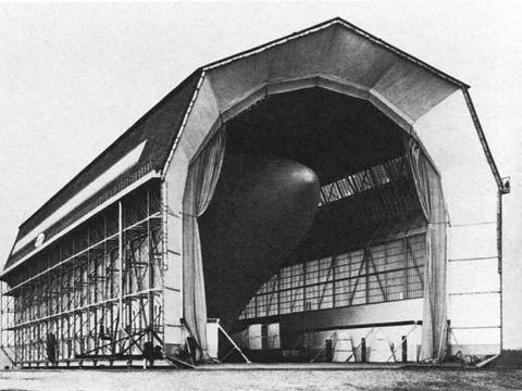 Die Luftschiffhalle Biesdorf: Im Jahr 1919 wurde sie nach den Bestimmungen des Versailler Vertrages demontiert.