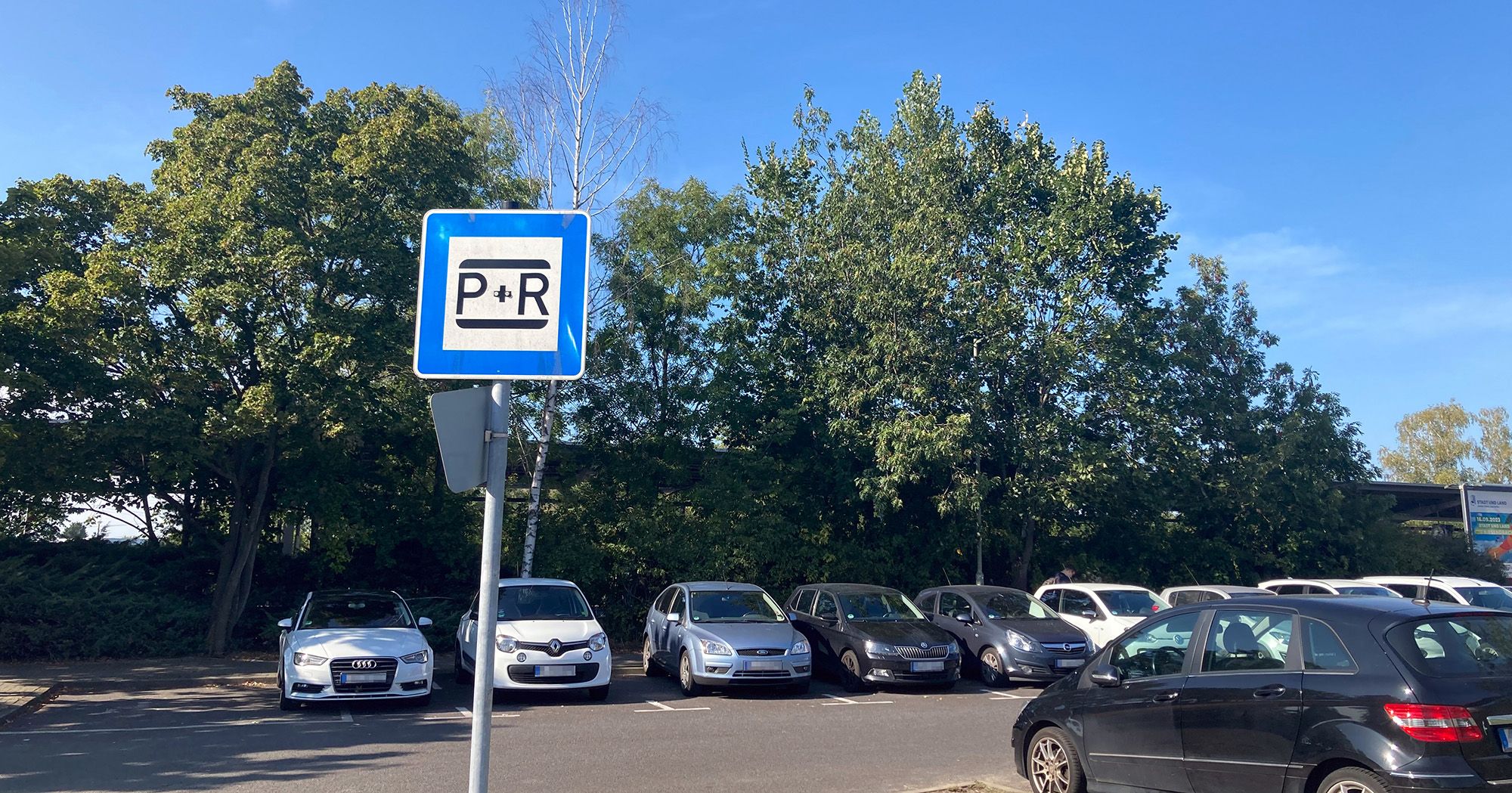 Park+Ride Parkplatz mit Schild