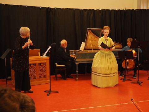 Konzert Gesang mit Instrumentalbegleitung in der Aula des Stadortes, Senefelderstraße