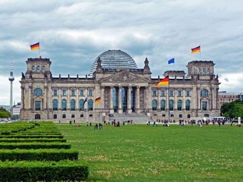Eingangasportal des Reichstages in Berlin