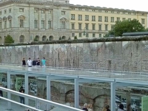 Überreste der Berliner Mauer in der Niederkirchner Straße