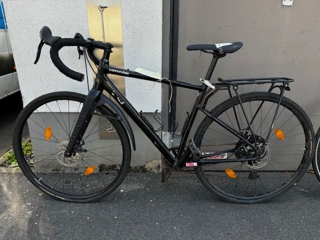 Schwarzes Herrenfahrrad