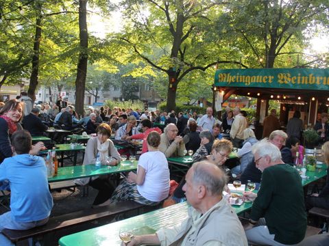 Bildvergrößerung: 150912 Kiezspaziergang Rheingauer Weinbrunnen 