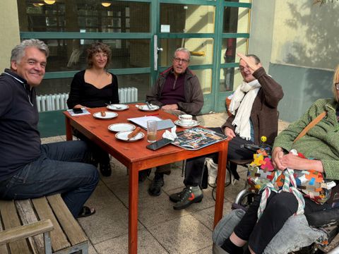 Viele Gäste erfreuten sich während des Gartenfestes an dem international zusammengestellten Buffet