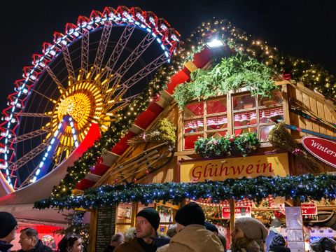 weihnachtsmarkt auf dem alexanderplatz in berlin