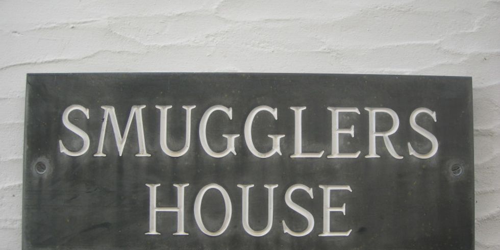 Ein Schild mit der Aufschrift Smugglers House