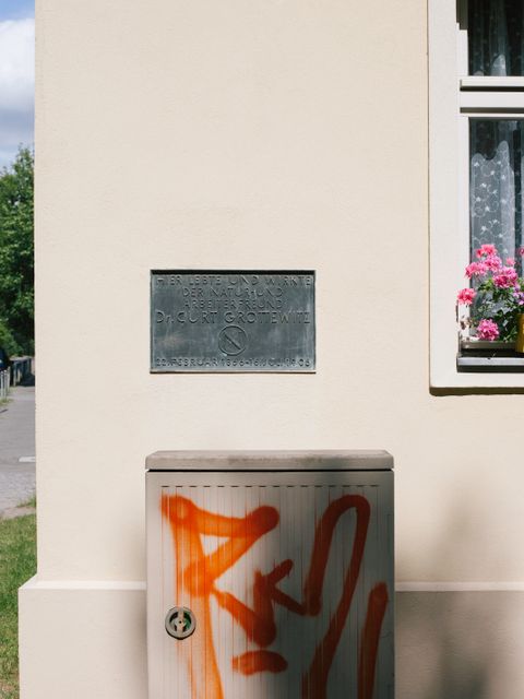 Bildvergrößerung: Gedenktafel für Max Curt Grottewitz, eigtl. Pfütze