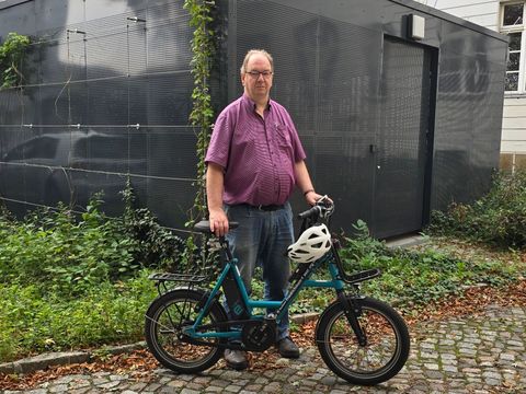 Peter Weis mit Fahrrad