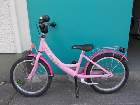 Rosafarbenes Kinderfahrrad