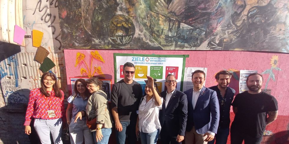 Gruppenbild Bezirksbürgermeister Treptow-Köpenick, EU-Beauftragte und türkische Delegation aus Partnerstadt Eskişehir-Tepebaşı