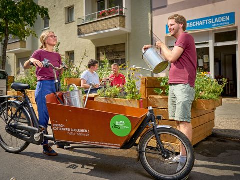 Parklet im Sprengelkiez mit Lastenrad der fLotte Berlin