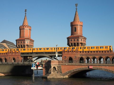 Die Oberbaumbrücke in Berlin