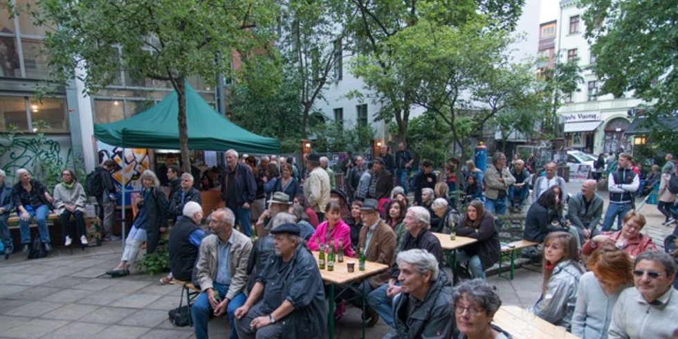 Ausstellungseröffnung In Kreuzberg spielt die Musik