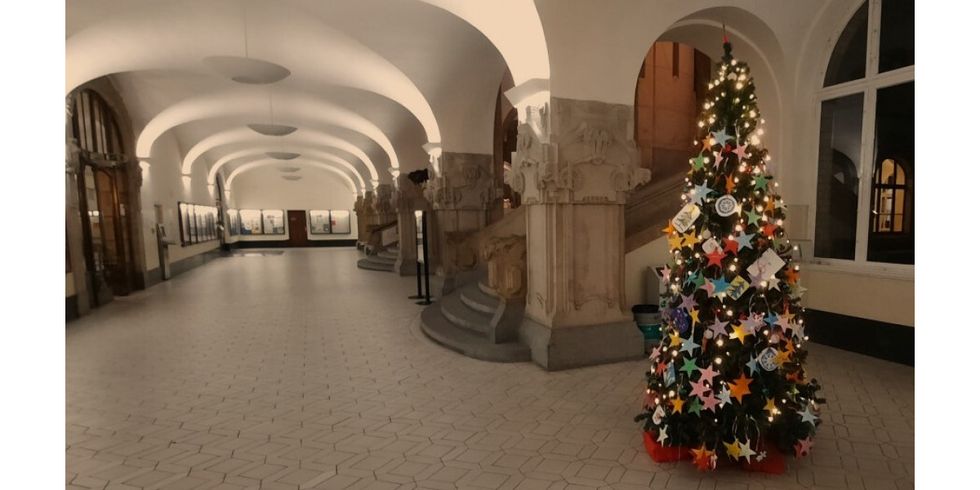 Wunschbaum im Foyer des Rathauses 2024