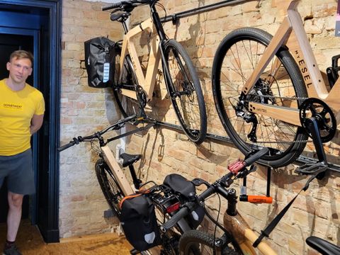 Bildvergrößerung: Nachhaltige E-Bikes aus regionalen Hölzern gefertigt 