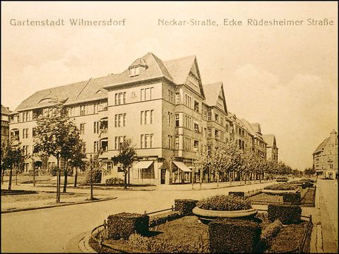 Mittelstreifen über der U-Bahn in der Rüdesheimer Straße, links der Rüdesheimer Platz, Postkarte 1914 (Wilmersdorf-Archiv)