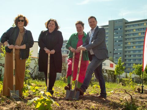 Symbolischer Spatenstich für Kita in der Ruschestraße: Camilla Schuler, Sabine Radtke, Katrin Dorgeist, Martin Schaefer