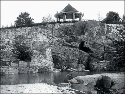 Erwin Barth - Sachsenplatz (Brixplatz), Rüdersdorfer Formation mit Teich und Pavillon, um 1922