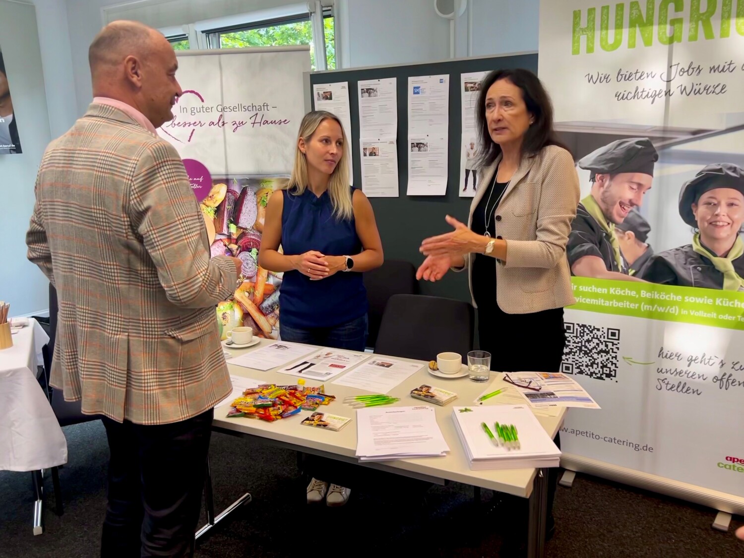 Mario Lehwald, Vorsitzender der Geschäftsführung der Agentur für Arbeit Berlin Süd, Mitarbeiterinnen apetito catering