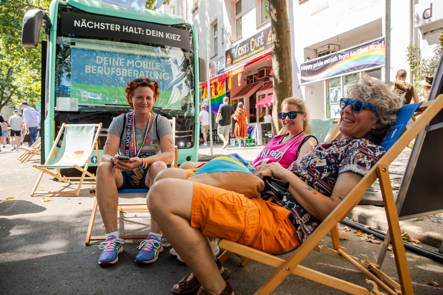 Der Karrierebus auf dem Motzstraßenfest am 20.07.2024