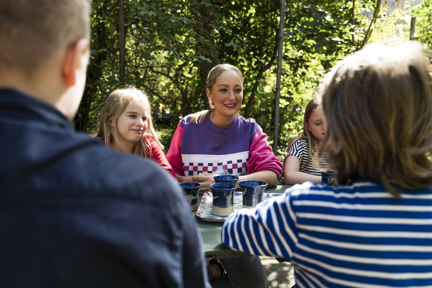 Die Protagonistin Elisa arbeitet mit Kindern