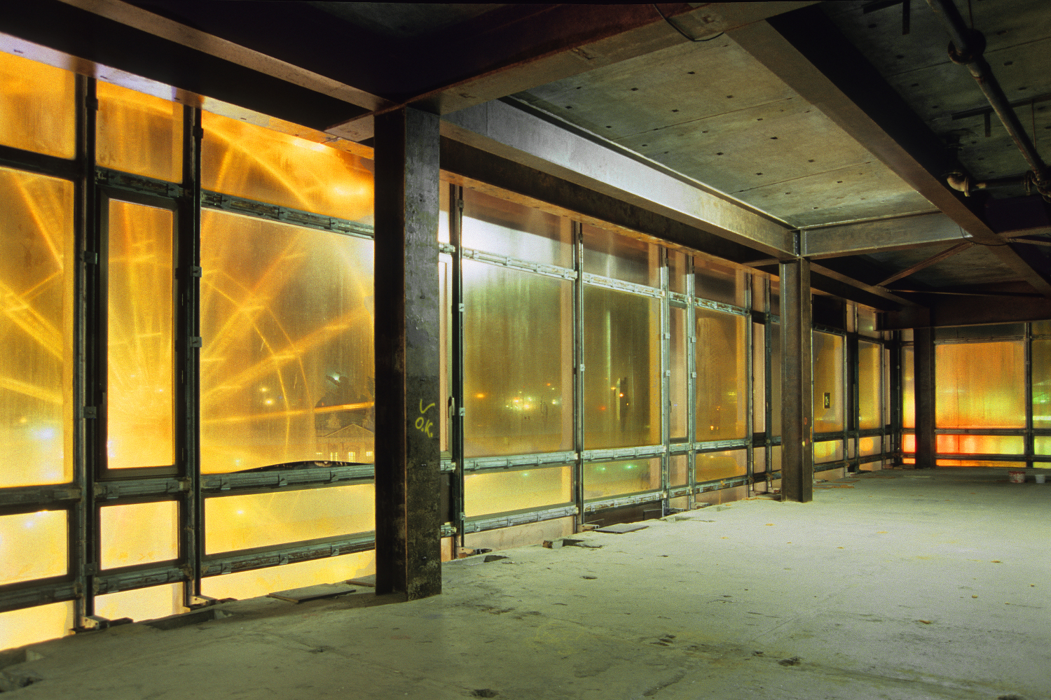 Robert Conrad – Palast der Republik. Blick vom früheren Linden-Restaurant zum Schlossplatz mit Riesenrad, Berlin-Mitte, 2005