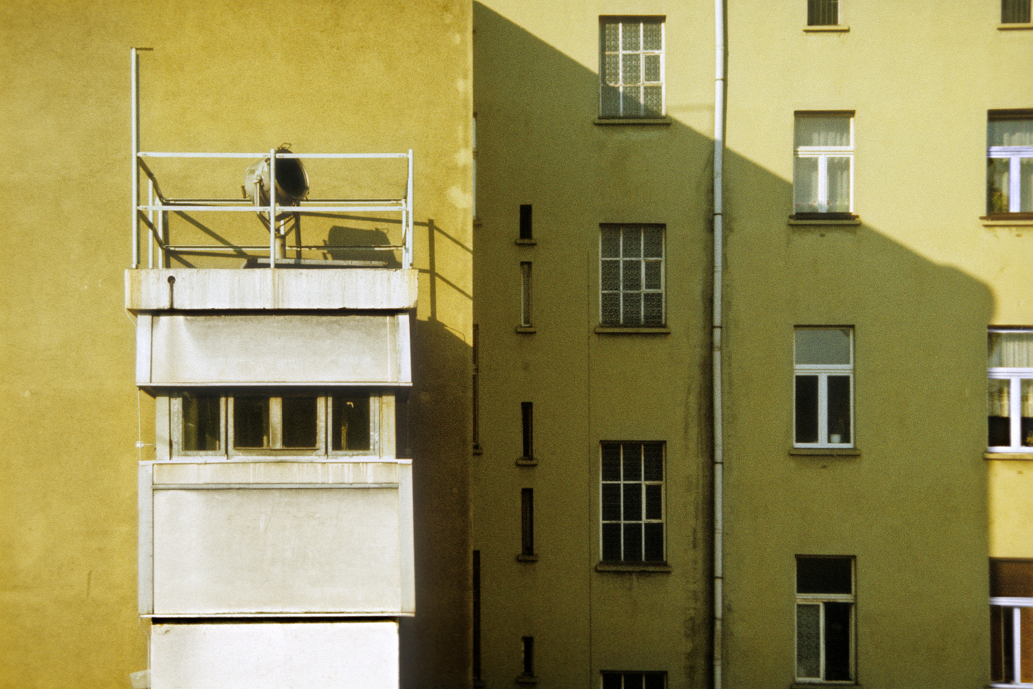 Robert Conrad – Wollankstraße, Pankow, 1990, aus der Serie: Die Berliner Mauer, 1987-1990