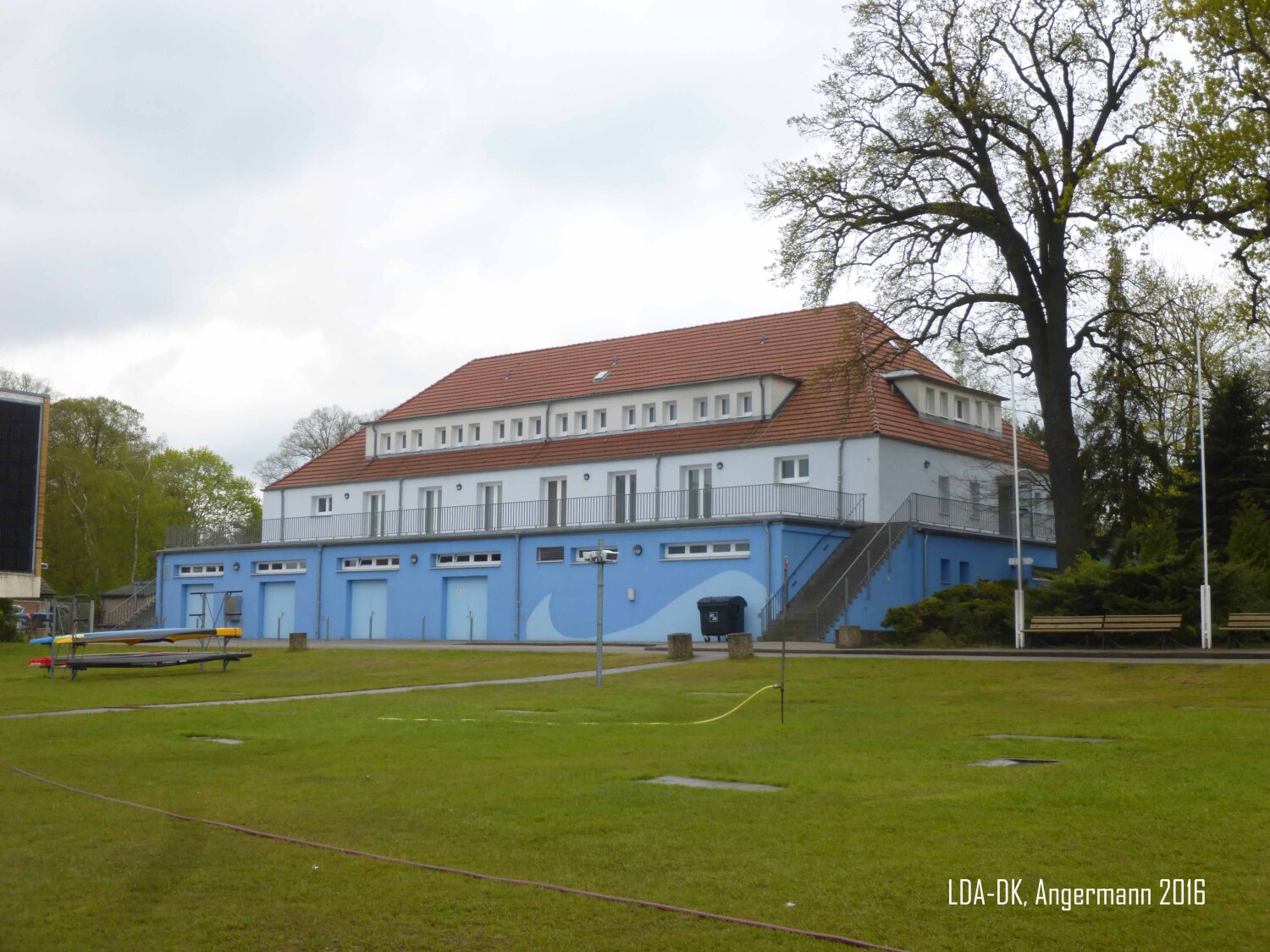 Das Bootshaus Ost an der Regattastrecke in Grünau