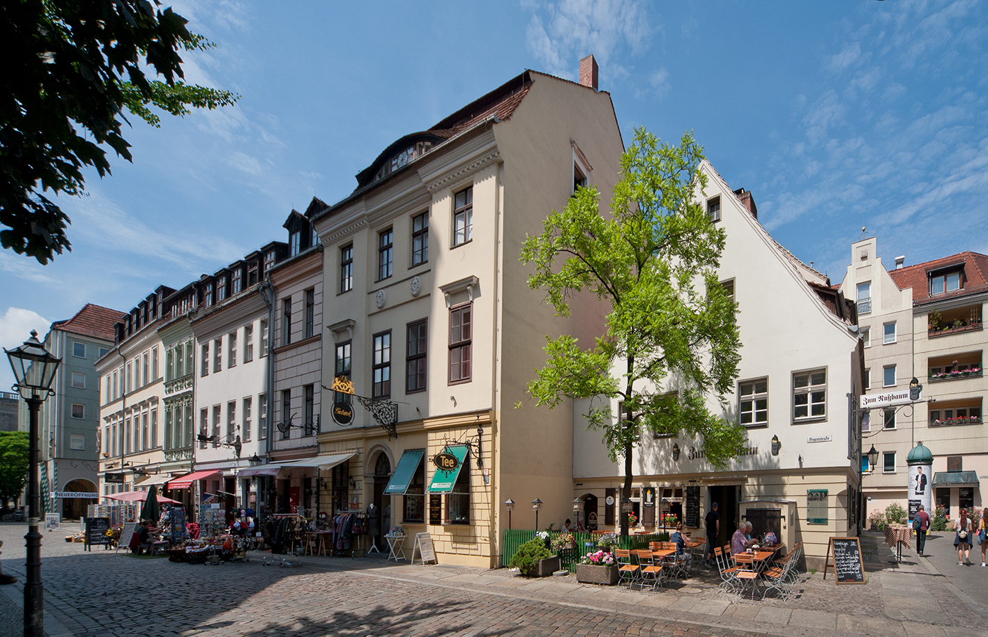 Das Nikolaiviertel ist besonders im Sommer beliebt wegen vieler Restaurants und Cafes