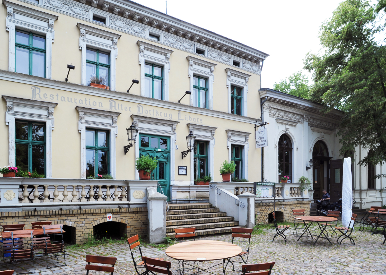 Alter Dorfkrug mit Saalbau in Lübars