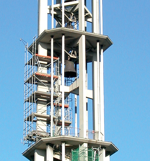 Turm mit Teileinrüstung während der Voruntersuchungen 2006