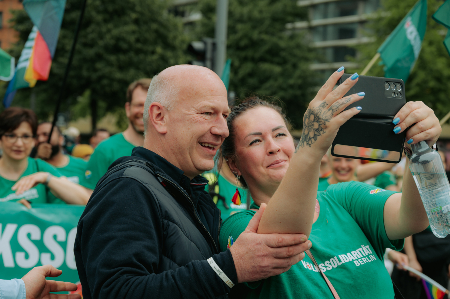 Kai Wegner nahm am Umzug des CSD am 27. Juli 2024 teil