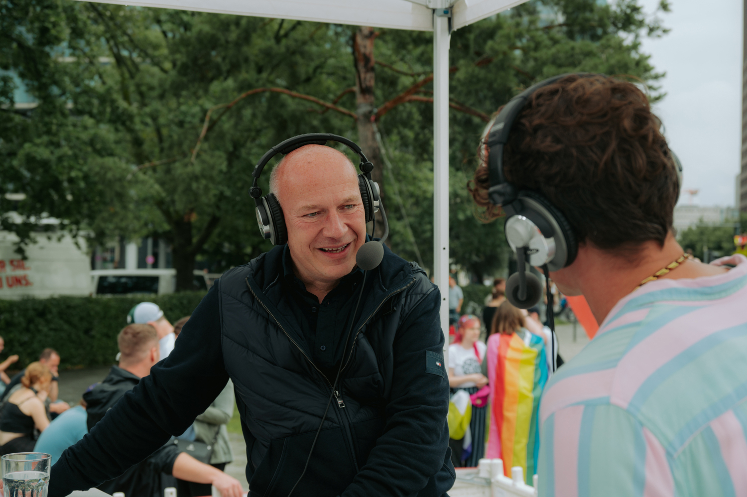 Kai Wegner nahm am Umzug des CSD am 27. Juli 2024 teil