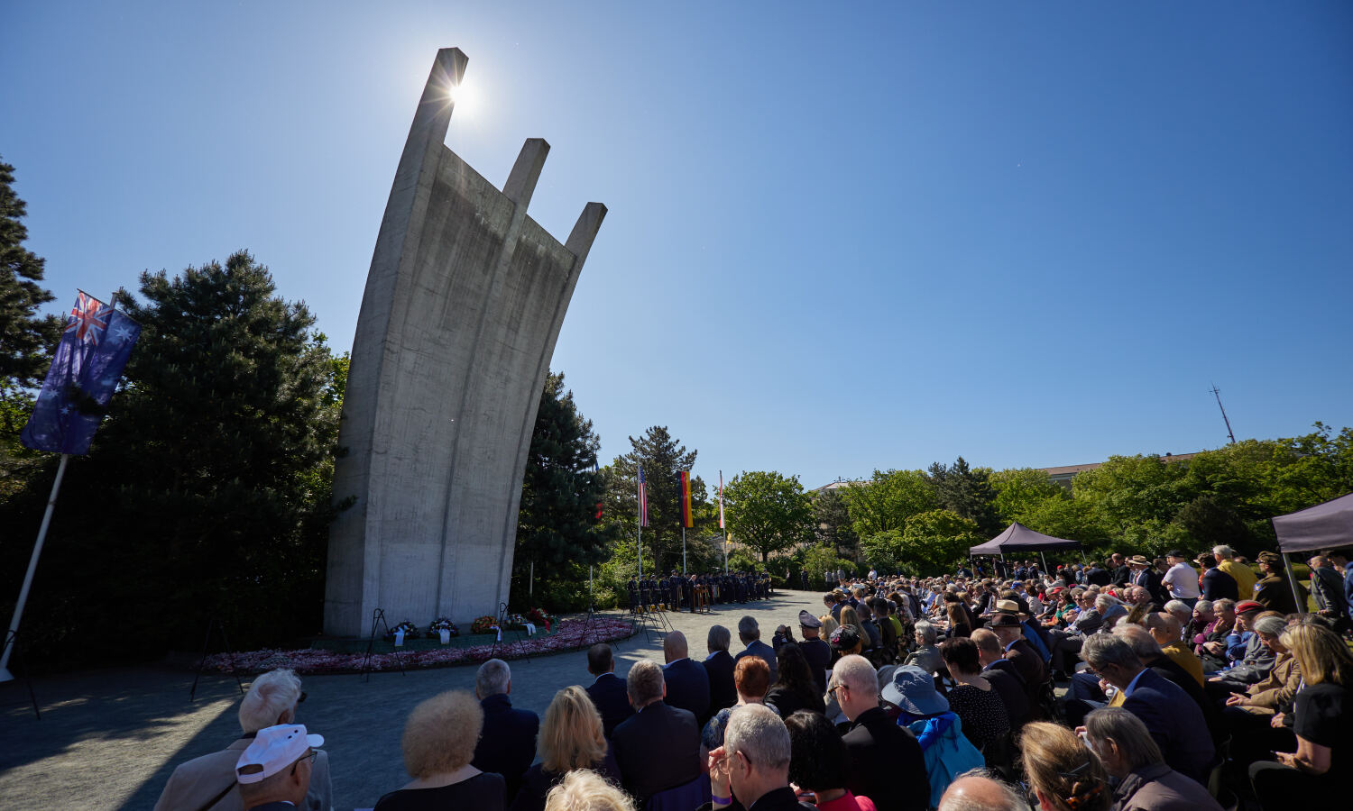 Gedenkveranstaltung zum 75. Jahrestag des Blockade-Endes am Luftbrückendenkmal