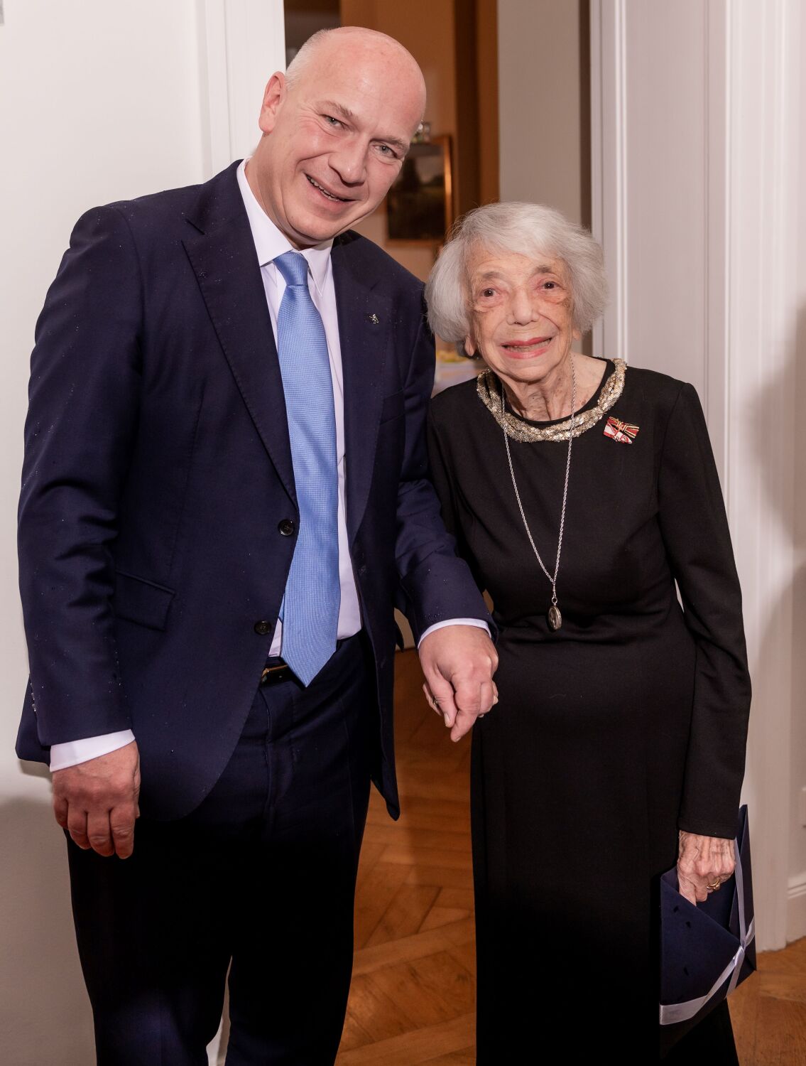 Kai Wegner bei Margot Friedländers 102. Geburtstag