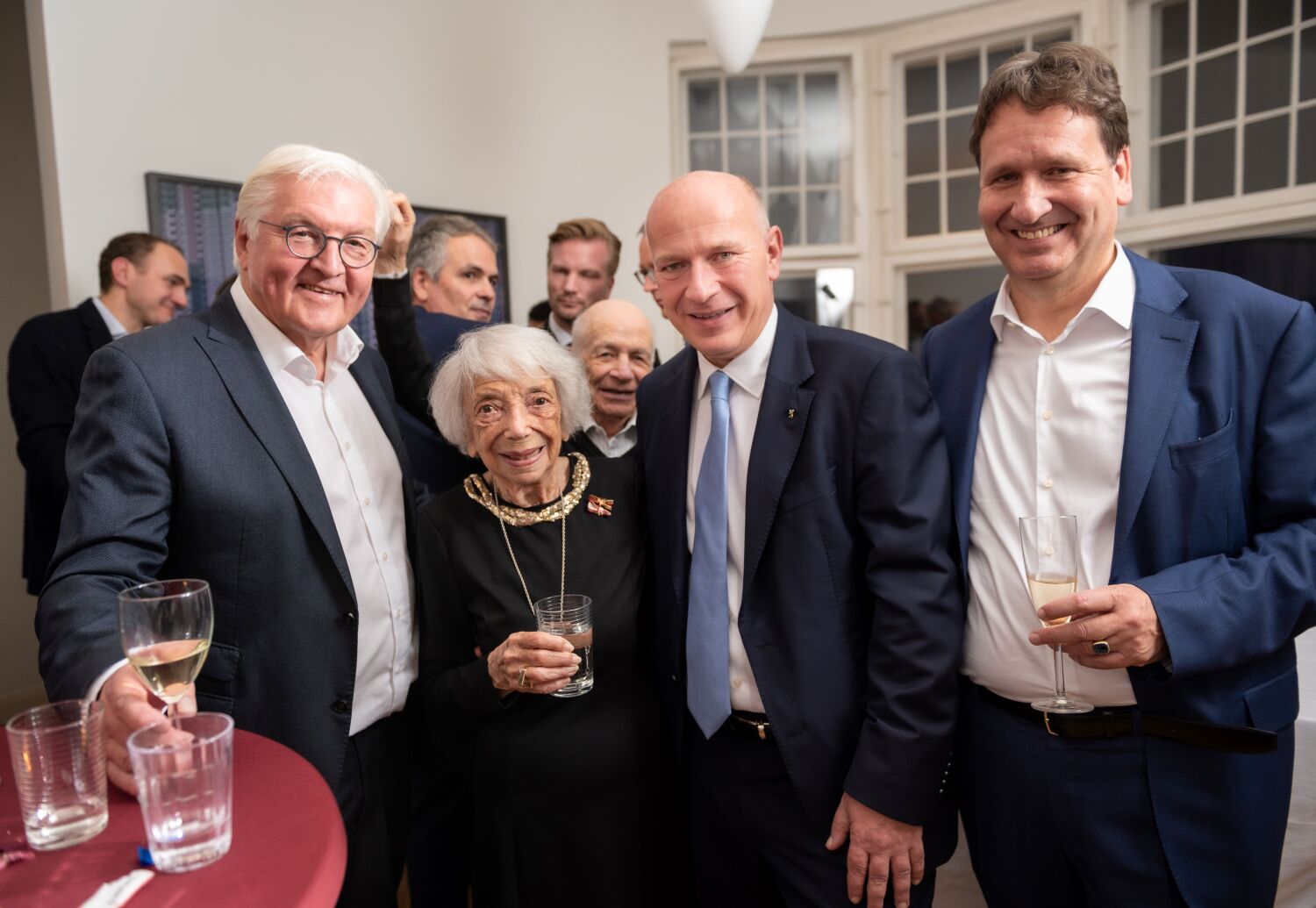 Kai Wegner bei Margot Friedländers 102. Geburtstag