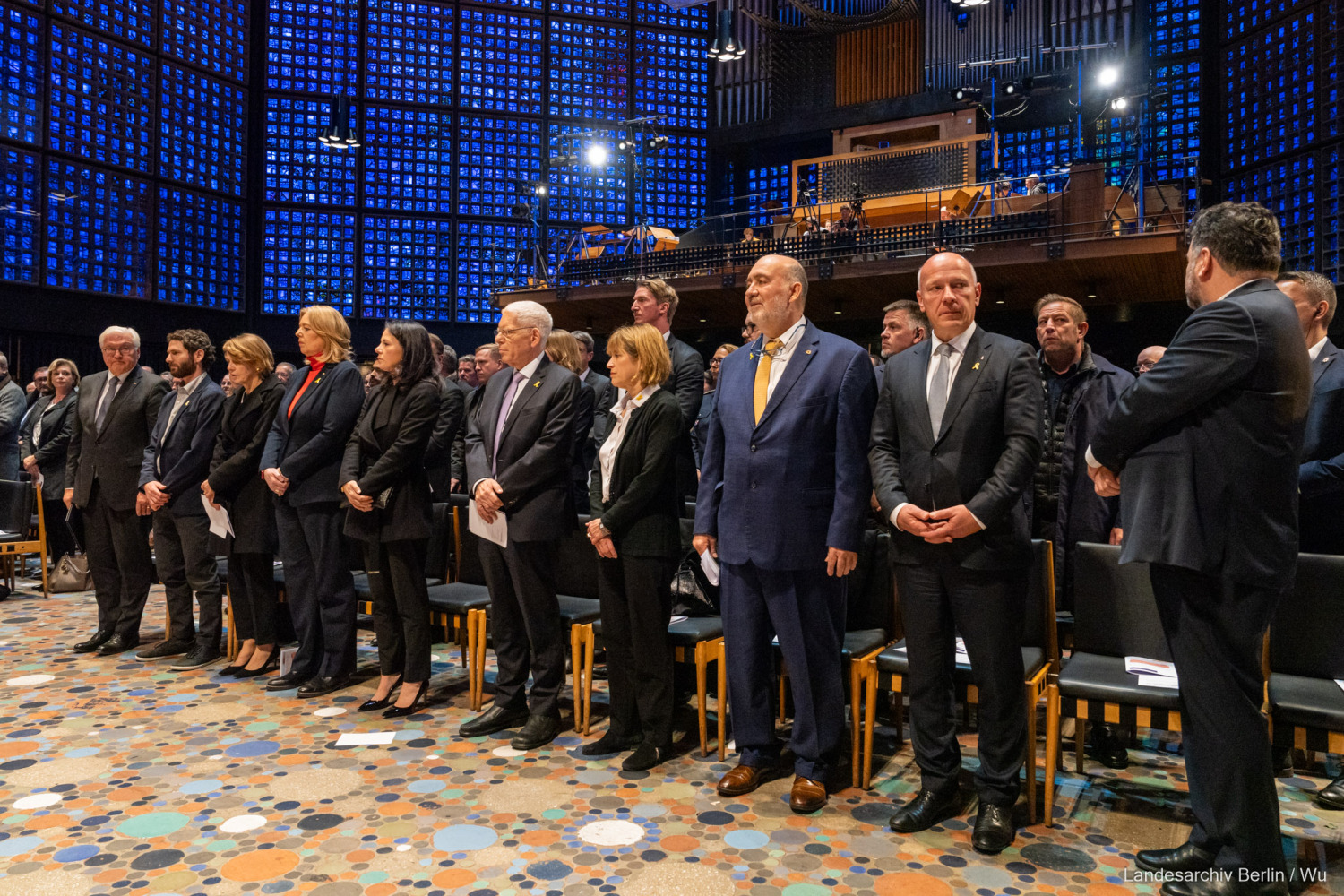 Ökumenischer Gedenkgottesdienst, stiller Solidaritätsmarsch und Gedenkveranstaltung anlässlich des ersten Jahrestags des Terrorangriffs der Hamas auf Israel, Gedächtniskirche, Jüdisches Gemeindehaus 